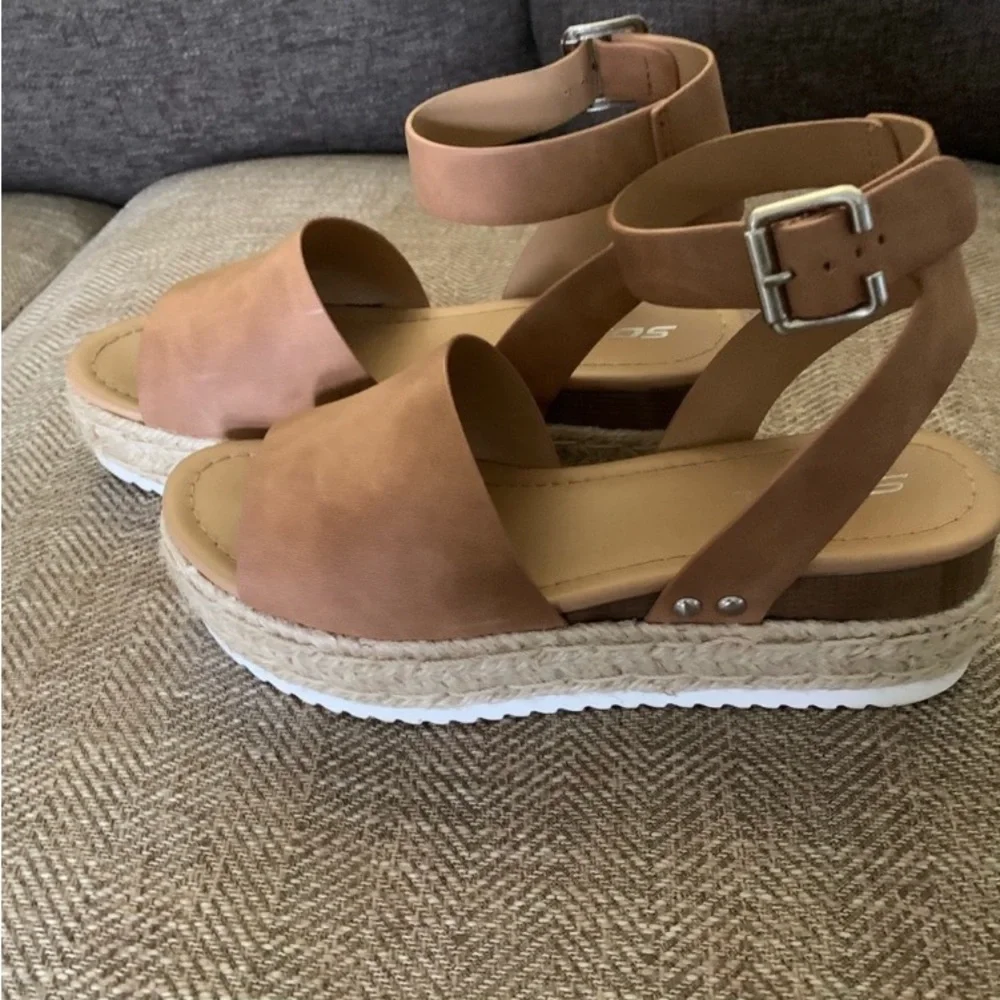 Excellent Preowned Condition Soda Platform strap Wedges very Cute Size 7.5.